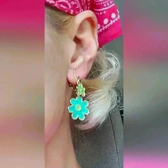 Cute Stainless Steel Vintage clip on Earrings  🌺 - Picture 1 of 6